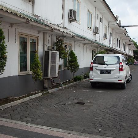 Reddoorz Near Wijaya Kusuma Hotel Surabaya Exterior photo