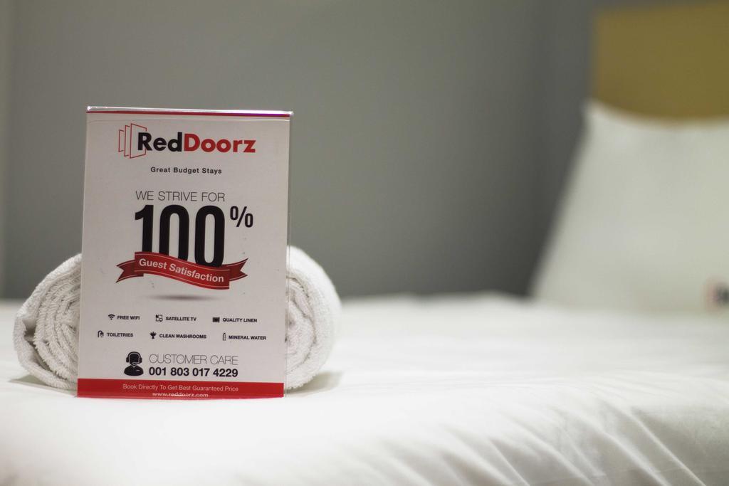 Reddoorz Near Wijaya Kusuma Hotel Surabaya Exterior photo